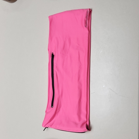 NWOT hot pink belt fanny pack - Picture 2 of 8